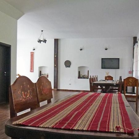 Sura Pietrei Craiului Hotel Zărneşti Exterior foto