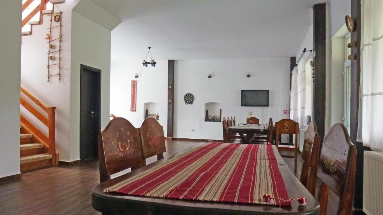 Sura Pietrei Craiului Hotel Zărneşti Exterior foto